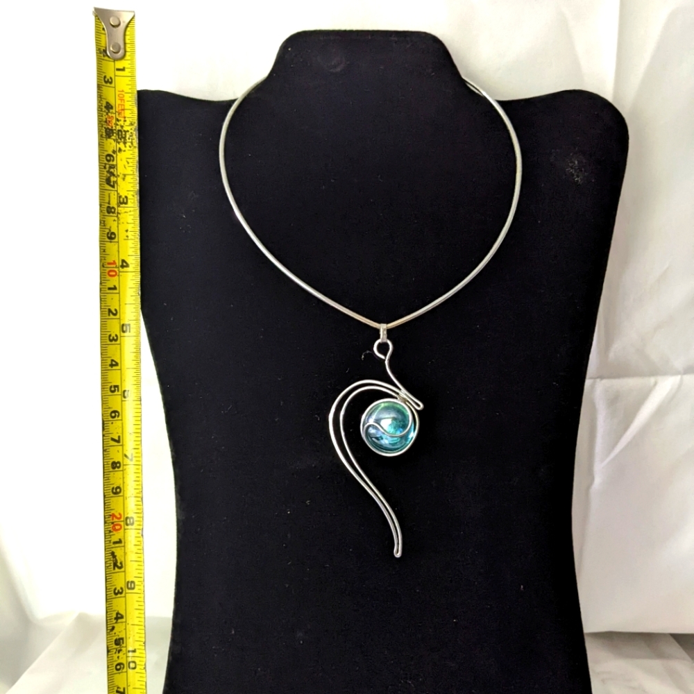 Gorgeous statement necklace
